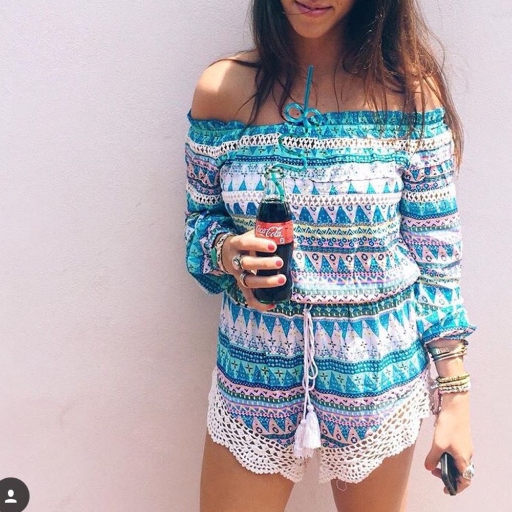 LF Rumor Small romper long sleeve off shoulder!